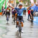 Victoria de etapa y liderato con Cristian Vélez, en el inicio de la Vuelta de la Juventud 2025